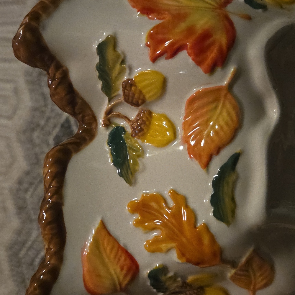 Temptations by Tara seasonal autumn leaf 1 quart bowl.
